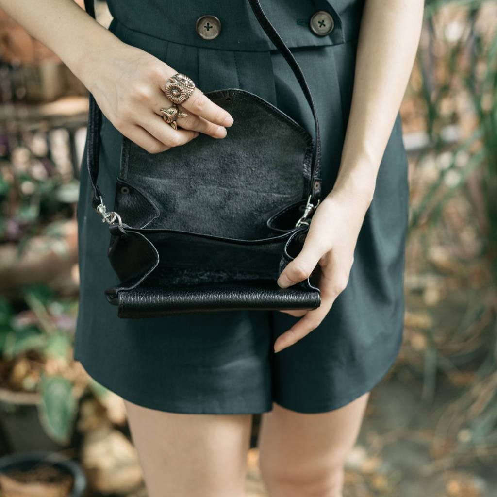 Wallet On Chain With Pouches - Black leather mini-bag