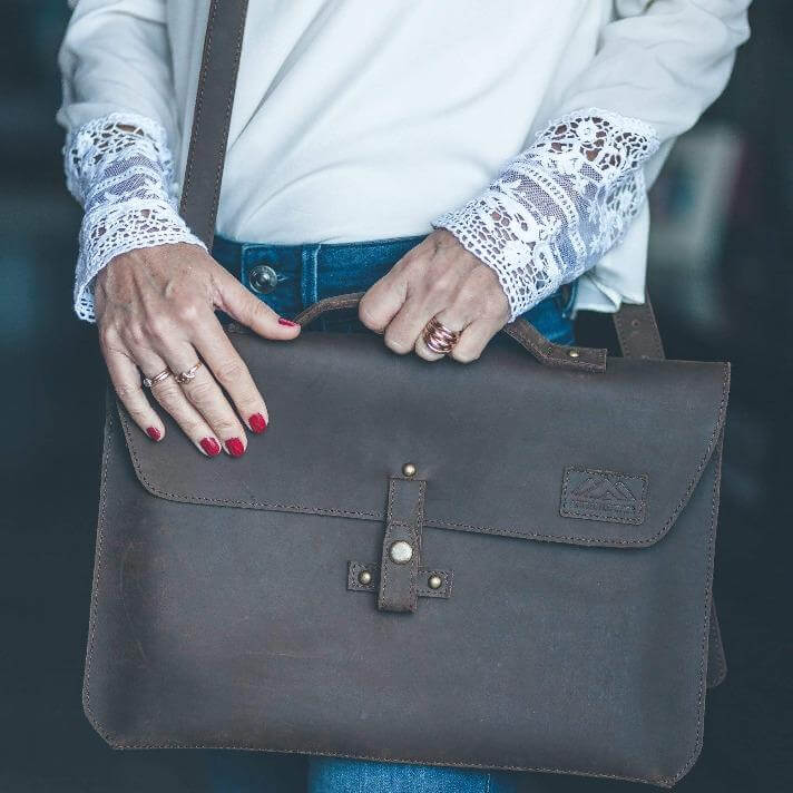 20 Designer Bags That Can Carry Your Laptop | Chic laptop bag, Laptop bag  for women, Womens work bag