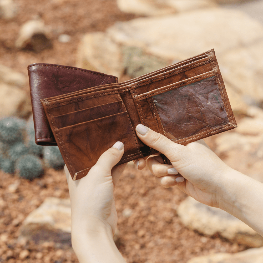 Leather Bifold Wallet with ID Window - Atitlan Leather